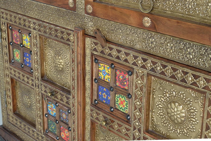 Giner y Colomer Commode en Bois d'Acacia Massif Style Éthnique avec Applications Céramique et Bronze, Coloris Cerisier, 90x105x40 cm